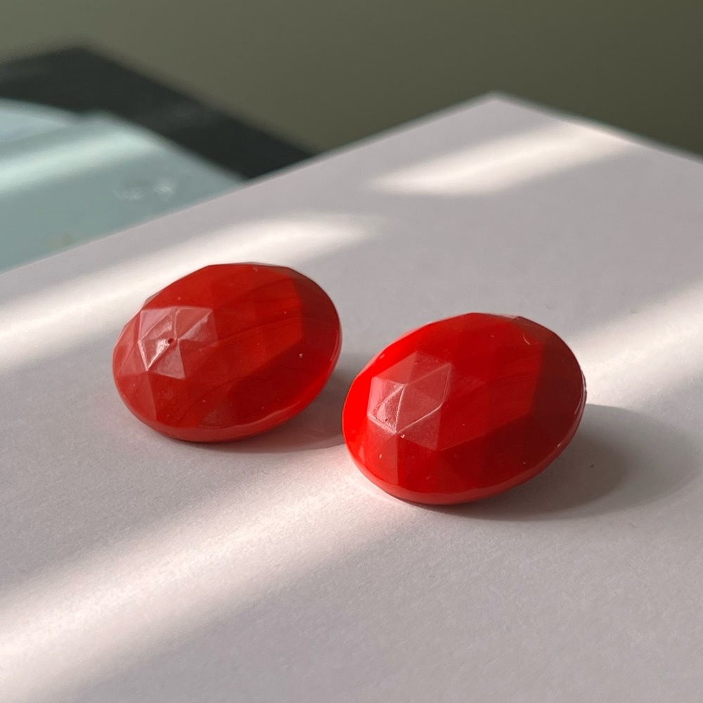 Vintage Red Faceted Clip Earrings er2